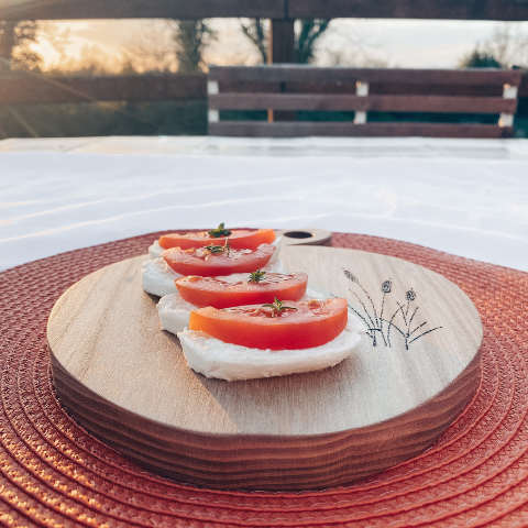 Tomato and mozzarella cheese pairing recipe